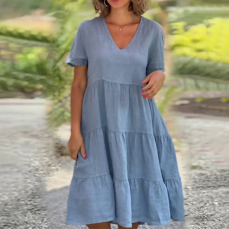 Schlichtes Kleid aus Baumwollleinen mit V-Ausschnitt