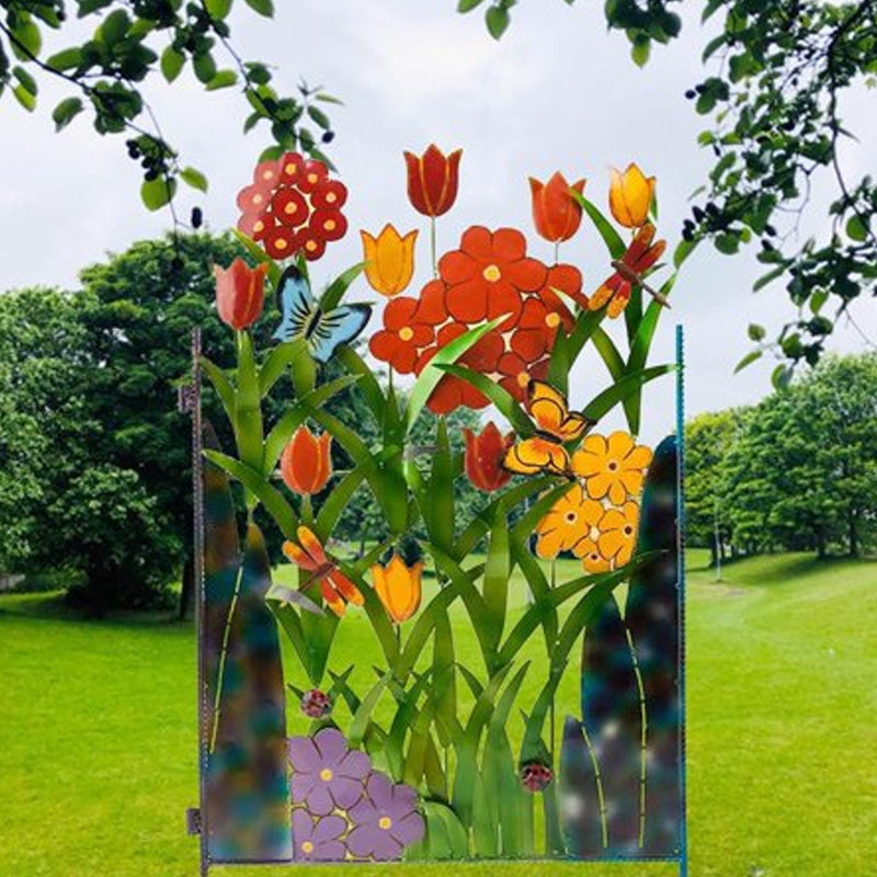 Kreative Blumen-Zaundekoration