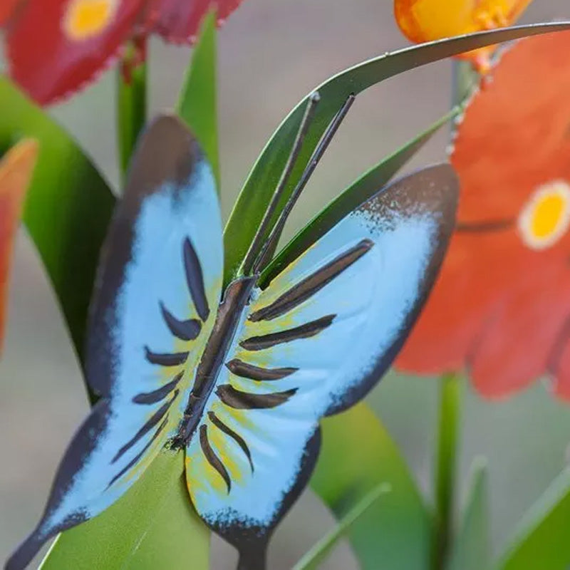 Kreative Blumen-Zaundekoration