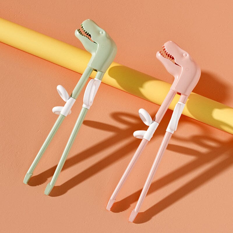 Kinder trainierene Essstäbchen