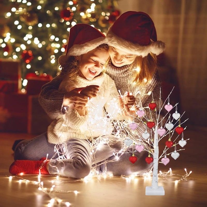 LED-Tischbirkenbaum mit 18 Herzornamenten