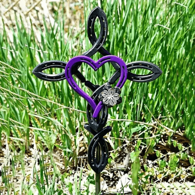 Natürliches Hufeisenkreuz mit Herz