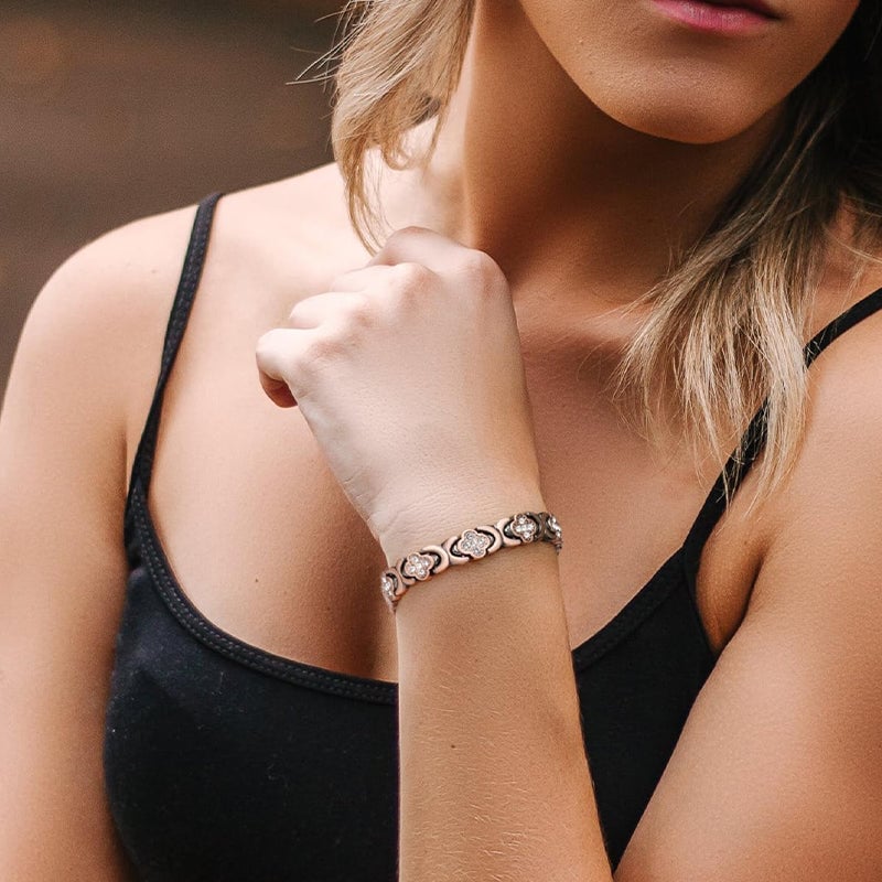 Elegantes Blumenarmband aus Kupfer